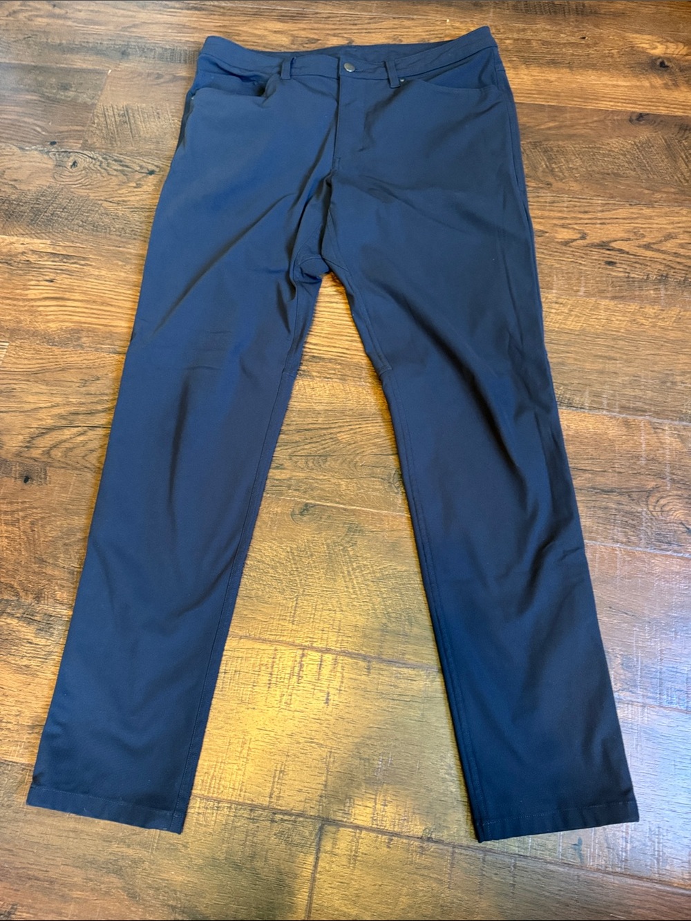 Incredible men’s Lululemon ABC pants in size 32W 32L dark gray.
